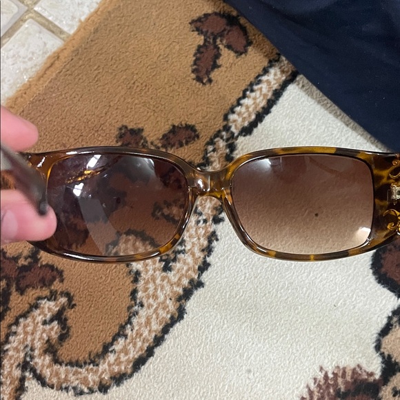 Tortoise Shell Sunglasses - Picture 3 of 3